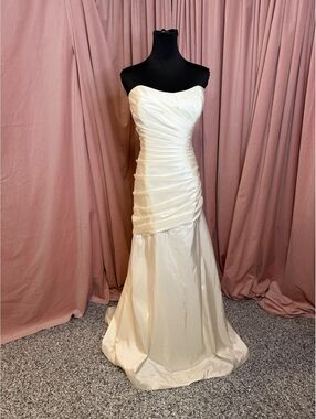 Alfred Angelo Strapless Ivory Wedding Dress Size 18W Modern Fit
